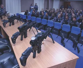 Imagem ilustrativa da imagem PM recebe 140 fuzis para ajudar no combate ao crime