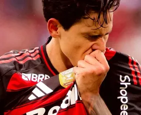 Imagem ilustrativa da imagem Pedro sofre lesão muscular e deve desfalcar o Flamengo na final da Libertadores