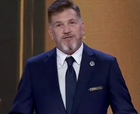 Imagem ilustrativa da imagem Presidente da Conmebol banca final da Libertadores em Lima