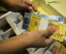 Imagem ilustrativa da imagem Receita paga lote da malha fina do Imposto de Renda de fevereiro