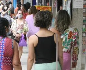 Imagem ilustrativa da imagem Réveillon: supermercados e lojas fecham mais cedo nesta quarta-feira