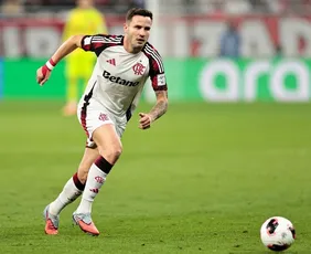 Imagem ilustrativa da imagem Saúl opta por cirurgia no calcanhar e adia retorno ao Flamengo