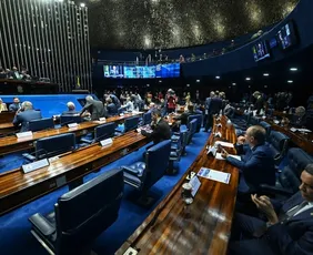 Imagem ilustrativa da imagem Senado aprova redução de penas que beneficia Bolsonaro, e Lula deve vetar