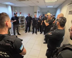 Imagem ilustrativa da imagem Suspeitos de integrar facção ligada ao Comando Vermelho no ES são presos na Serra