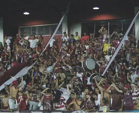 Imagem ilustrativa da imagem Torcedores da Desportiva tentam invadir vestiário do Vilavelhense