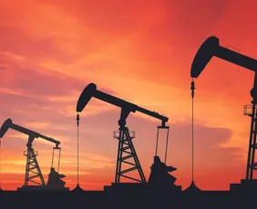 Imagem ilustrativa da imagem Petróleo dispara mais de 6% e vai a US$ 87 após retomada de ataques entre EUA e Irã