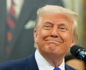 Imagem ilustrativa da imagem 'Grande vitória', diz Trump sobre Flávio Bolsonaro ter ficado à frente no 1º turno