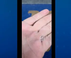 Imagem ilustrativa da imagem VÍDEO | Chuva de granizo assusta moradores e atinge veículos em Vila Velha