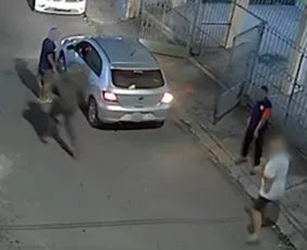 Imagem ilustrativa da imagem VÍDEO | Suspeitos levam carro de morador e atiram contra vítima em Vila Velha