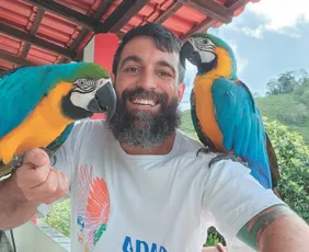 Imagem ilustrativa da imagem Veterinário se muda para o interior em busca de sossego para casal de araras