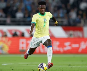 Imagem ilustrativa da imagem Vini Jr. admite deixar camisa 10 da seleção na Copa para Neymar: 'Isso é óbvio'