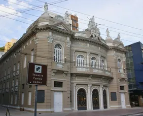 Imagem ilustrativa da imagem Visitas guiadas no Theatro Carlos Gomes começam em dezembro. Saiba como conhecer