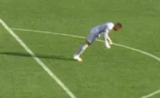 Imagem ilustrativa da imagem Goleiro do Sudão desmaia em jogo, mas fica em campo