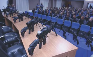 Imagem ilustrativa da imagem PM recebe 140 fuzis para ajudar no combate ao crime