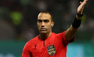 Imagem ilustrativa da imagem Capixaba Davi Lacerda apita Flamengo x Palmeiras e revolta cariocas
