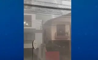 Imagem ilustrativa da imagem VÍDEO | Domingos Martins registra temporal nas ruas e estádio fica alagado