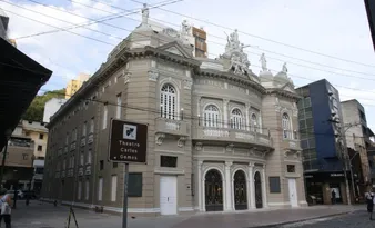 Imagem ilustrativa da imagem Theatro Carlos Gomes liberado para visitas. Saiba como conhecer