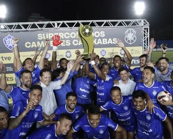 Imagem ilustrativa da imagem Vitória levanta a primeira taça do ano