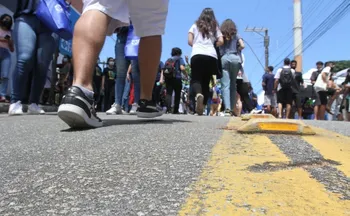 Imagem ilustrativa da imagem Enem 2025: candidatos fazem prova de matemática e ciências da natureza