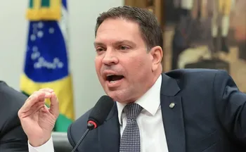 Imagem ilustrativa da imagem Ramagem foi detido após infração no trânsito, diz Eduardo Bolsonaro