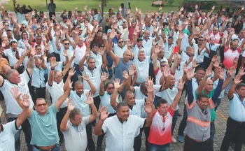 Imagem ilustrativa da imagem Rodoviários vão fazer nova assembleia nesta quarta para decidir sobre greve