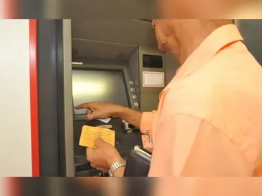 Avó é presa suspeita de vender netas de 10, 12 e 14 anos para piloto da Latam