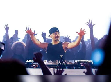 Renato Casagrande ficou empolgado com a apresentação das baianas durante o evento