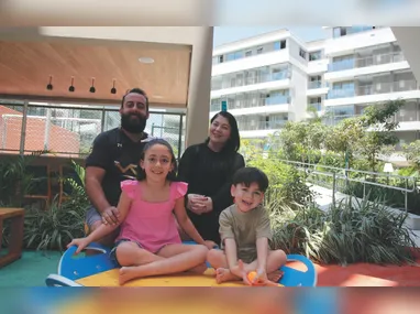 Giani e o marido Carlos Reis enfrentaram momentos difíceis após a internação por surto infeccioso