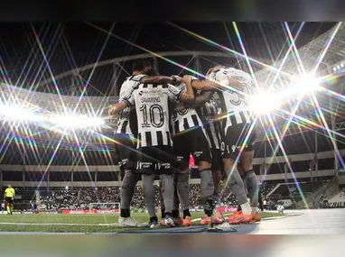 O Botafogo passa a ter o melhor ataque (22 gols) e a pior defesa (22 gols) do Brasileirão