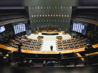 Imagem ilustrativa da imagem Câmara instala comissão e avança com PEC que reduz maioridade penal