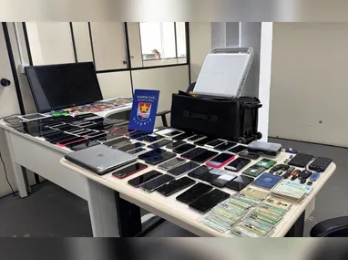 De acordo com a Polícia Civil, os jovens teriam sido assassinados por homens que teriam se passado por policiais e invadido as casas das vítimas durante a madrugada