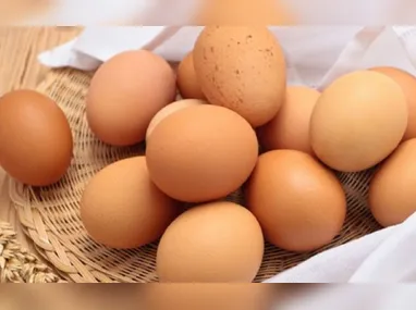 Imagem ilustrativa da imagem Dia Mundial do Ovo: abusar do alimento para bater meta de proteína pode fazer mal?