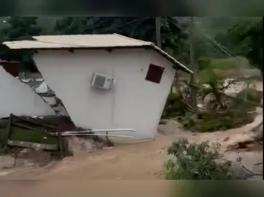 Imagem ilustrativa da imagem Criança que estava desaparecida após casa desabar no Norte de ES é encontrada morta