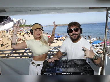 Palcos estão montados na Barra do do Sahy, Mar Azul e Santa Cruz