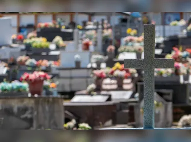 Gabriela e o marido, Felipe Sobral, comemoraram ao final da cerimônia, que saiu conforme o planejado