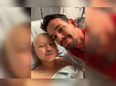 Atriz reuniu imagens de diferentes fases da vida ao lado do pai