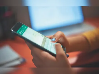 Regina Duarte diz que sonha com possível candidatura de Flávio Bolsonaro