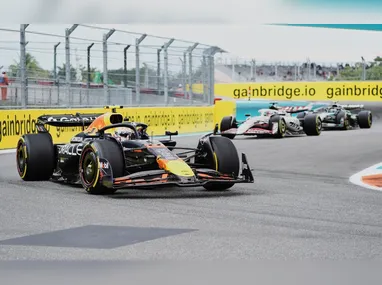 Telão exibe os grupos sorteados da Copa do Mundo de 2025, durante cerimônia realizada pela FIFA no Kennedy Center, em Washington DC, nos Estados Unidos, nesta sexta-feira, 5 de dezembro de 2025