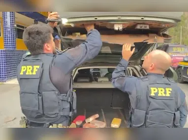 Imagem ilustrativa da imagem Polícia apreende 17 quilos de drogas durante fiscalização na BR-262 no ES