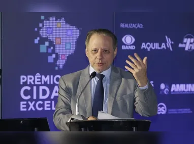 George Bitti e Isabela Vidal foram os apresentadores do prêmio