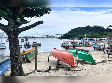 Agentes de fiscalização da Prefeitura 
de Guarapari e policiais que estão trabalhando nas ações