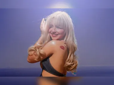 Mãe da atriz, Débora, foi encontrada morta em casa, no dia 28 de novembro