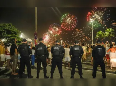 Fernanda Brum no palco gospel do Réveillon de 2025 no Leme