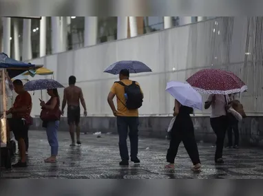 A segunda-feira (5) começa com risco de tempestades em algumas regiões do Espírito Santo