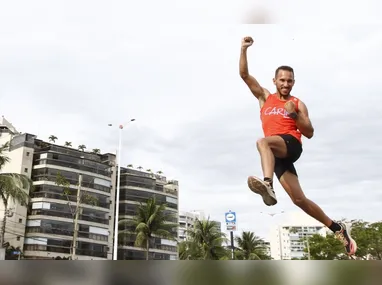 Breno Disep treina três vezes na semana na orla de Camburi