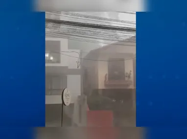 Imagem ilustrativa da imagem VÍDEO | Domingos Martins registra temporal nas ruas e estádio fica alagado