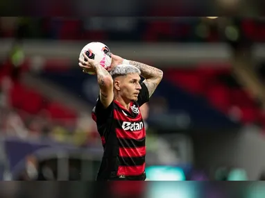 Zagueiro Luan Peres comemora um dos gols na vitória do Santos por 3 a 0 sobre o Vasco em pleno Estádio de São Januário, em partida válida pelo Campeonato Brasileiro