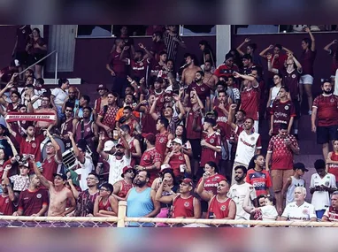 Jogadores do Serra comemoram o gol da vitória sobre o Porto