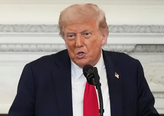 Imagem ilustrativa da imagem Trump ameaça destruir todas as usinas elétricas do Irã