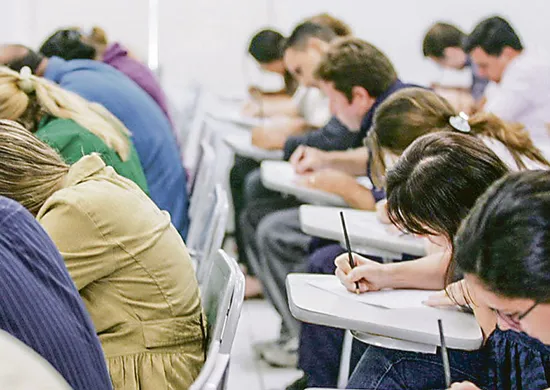Imagem ilustrativa da imagem Candidatos do CNU realizam prova discursiva neste domingo